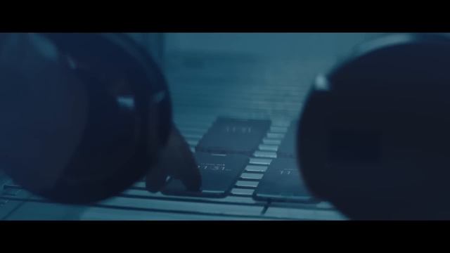 Видео о том Как Samsung тестирует телефоны. смотреть онлайн