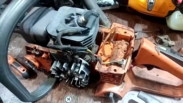 Маленькая проблемка бензопилы Husqvarna 137. смотреть онлайн