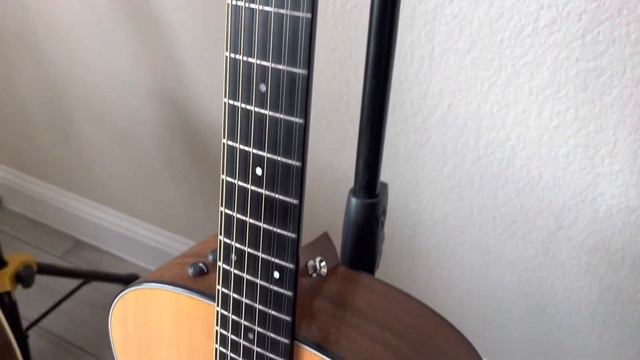 Closeup look at the Taylor 356e 12-string acoustic electric guitar смотреть онлайн