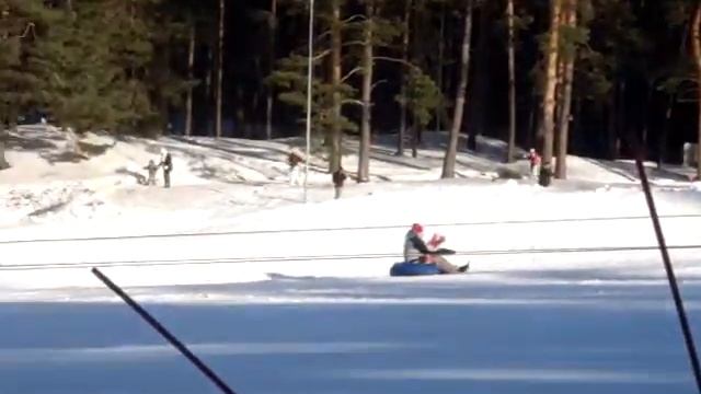 Катание на автомобильных камерах в Межапарке, Рига смотреть онлайн