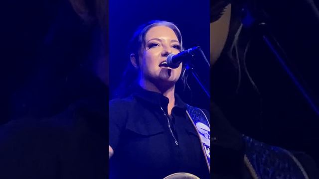 Ashley McBryde covers Heads Carolina, Tails California смотреть онлайн