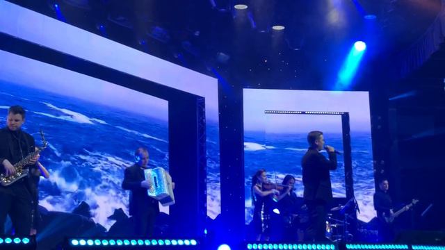 Филюс Кагиров “Синяя вечность” - зал искупал таланта овациями, апплодировал стоя таланту певца! смотреть онлайн