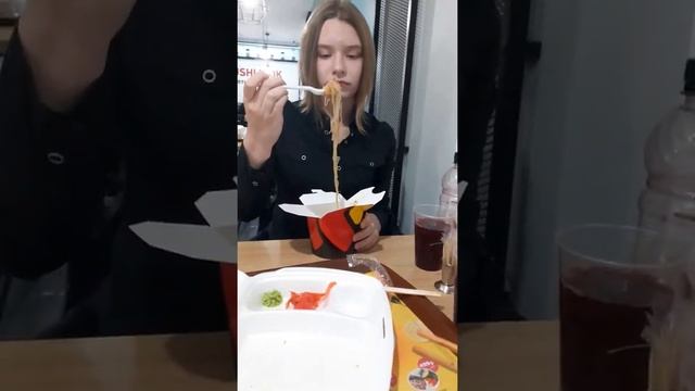 Я хз что там... ))) Мы мАлекулы в СушиВок#4 смотреть онлайн