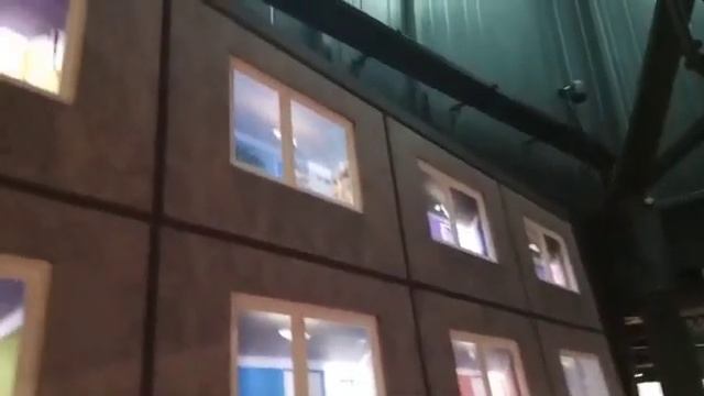 Инсталляция "Окна" в рижском Мотормузее (Rīgas motormuzejs) смотреть онлайн