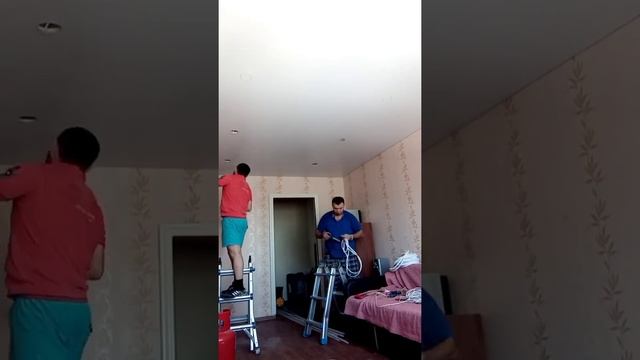 Самый простой натяжной потолок смотреть онлайн