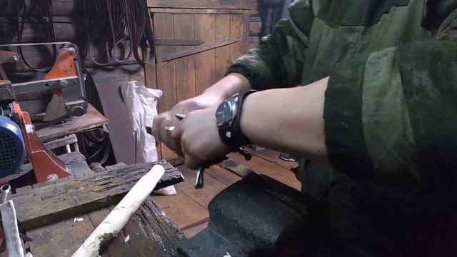 Краш тест клинка из ламината состоящий из сталей центр у10 по бокам 40х13 смотреть онлайн