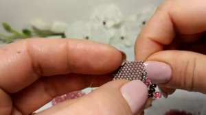 Ожерелье из бисера разных размеров. Бисероплетение для начинающих.