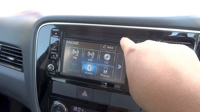 2017 Mitsubishi Outlander 2.4 4WD Start-Up and Full Vehicle Tour смотреть онлайн