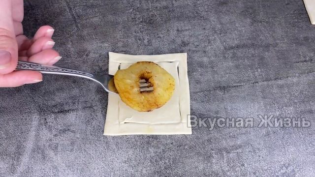 Обжариваю ЯБЛОКИ на сливочном масле и заворачиваю в ТЕСТО! Вкусная выпечка На СКОРУЮ РУКУ! смотреть онлайн