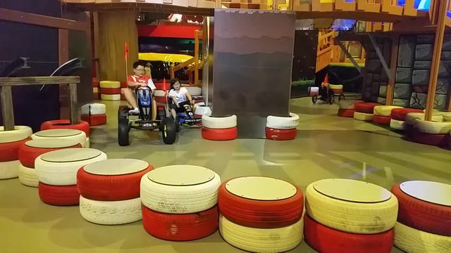 Angry Birds Activity Park - Go! Kart Track смотреть онлайн