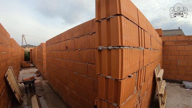 Каркасно-бревенчатый сруб 7х8 метров из бревна ручной рубки смотреть онлайн