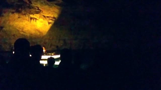 Zombies, Katzen und klassische Musik in der Drachenhöhle in Porto Cristo, Mallorca смотреть онлайн