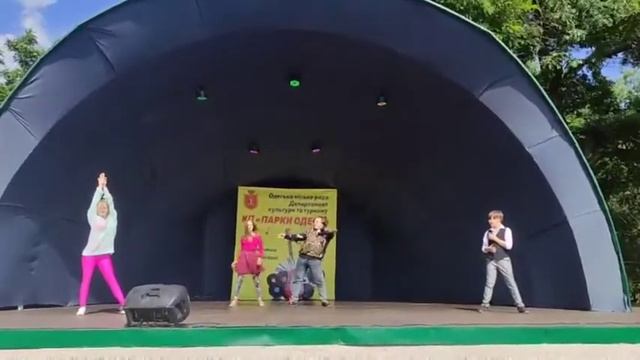 Выступление Майи и ее друзей. Номер "Квадро". смотреть онлайн