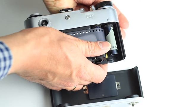 How to load 35mm Film into a FED 5B rangefinder camera (analog photography) #filmisnotdead смотреть онлайн