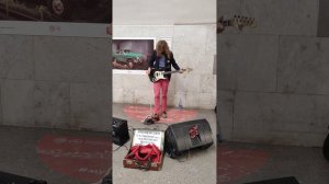 Уличные музыканты: Гитарист Andrew Den