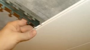 как смонтировать подвесной реечный потолок в ванной своими рукам