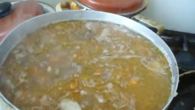 Готовлю рисовую кашу с куриной печенью и овощами + специи смотреть онлайн