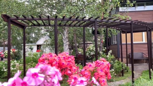 Garden. 11 Идей для дачи своими руками. декор для сада. Шпалера, пергола, отель для насекомых. смотреть онлайн
