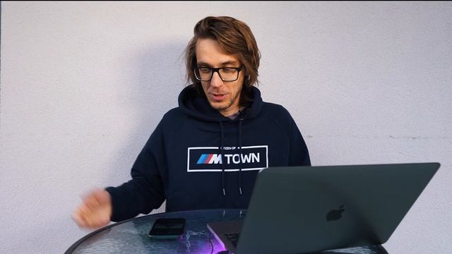 Матовая пленка на белой Tesla Model Y | Зачем защищать экран в салоне