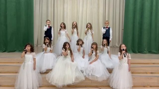 Группа "Лапочки" - Песенка мамонтенка (Талабко,Созвездие) Школа № 1793 смотреть онлайн