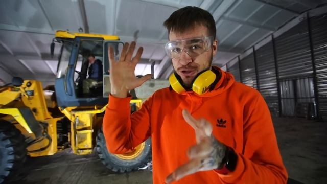 ЛОПНЕТ ЛИ НАДУВНОЙ МАТРАС, ЕСЛИ ЕГО ПЕРЕЕДЕТ ТРАКТОР? смотреть онлайн