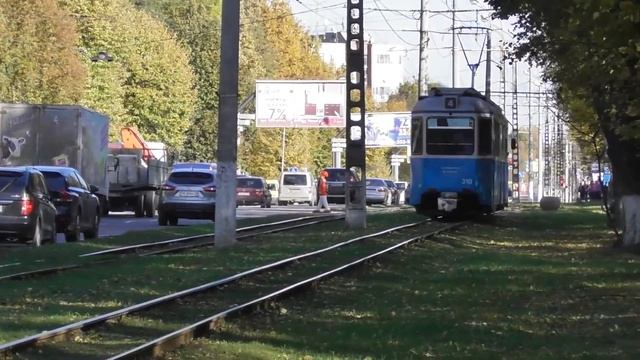 FHD. Осень. Трамваи Be 4/6 Mirage №333 и 310 между остановками Технический университет и Лесопарк смотреть онлайн