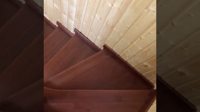 Деревянная лестница Шампань из сосны от компании "Лесен-Ко" смотреть онлайн