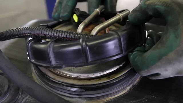 How to Install Fuel Pump E2297S 1999 - 2002 Ford Expedition & 1999 Lincoln Navigator смотреть онлайн
