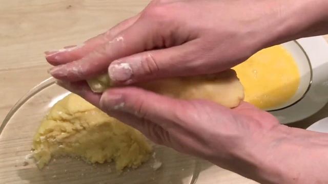 Сосиска в картофельно-сырной шубе. смотреть онлайн