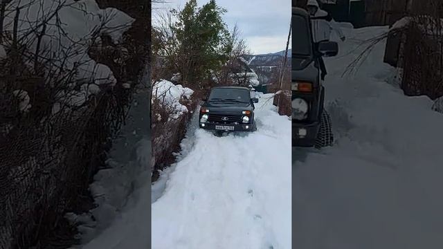 Нива мощь.Расчистка снега по Сочински смотреть онлайн