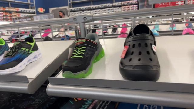 SKECHERS FACTORY OUTLET SALE FOR MEN'S & WOMEN'S SLIP ON SHOES | SHOP WITH ME
