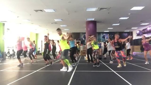 Don't You Need Somebody by Red One ft. Enrique Iglesias, Shaggy | Zumba® Fitness | Masterjedai смотреть онлайн