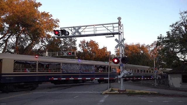 Shortline Freight Railroad Crossing's смотреть онлайн