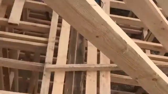 Поставили кровлю с жилой комнатой на втором этаже каркасного дома. смотреть онлайн