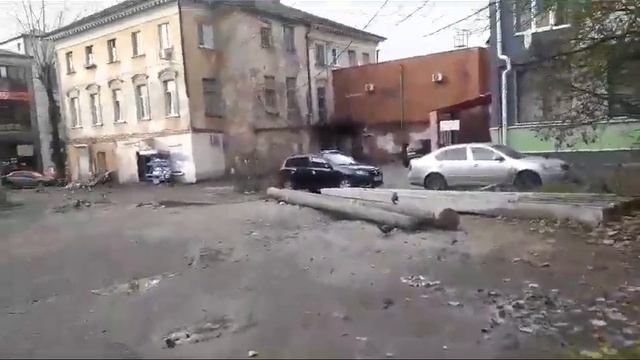 Калуга, Двор дома 1 по ул Марата и прилегающих дамов.Центр Калуги. смотреть онлайн