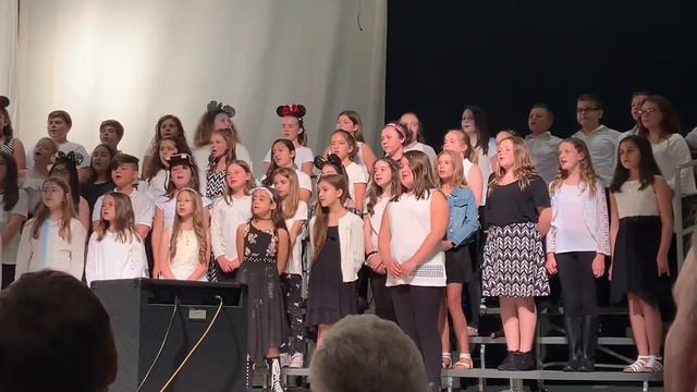 BTES 5th Grade Spring Concert ... Song from Newsies смотреть онлайн