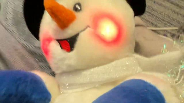 Bongo snowman goes low pitch on camera смотреть онлайн
