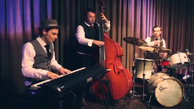 teaser TRIO JAZZ SWING STRUMENTALE смотреть онлайн