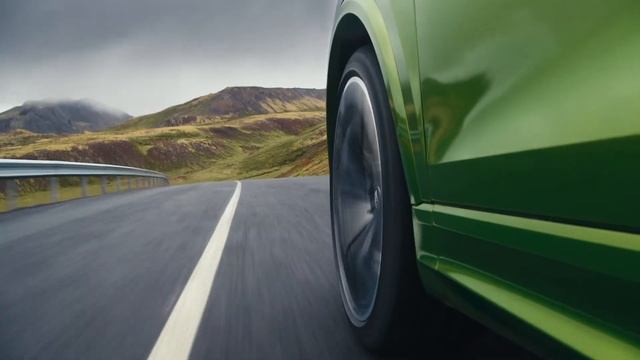 Audi RSQ8 Driving Exterior on road and off road смотреть онлайн