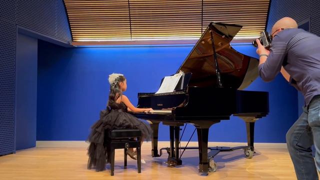 Giovanna the second time attend Doremi Music center Piano recital in the Concert hall New York. смотреть онлайн