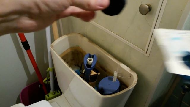 Таблетка-освежитель для туалета смотреть онлайн