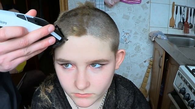 VLOG : Я БРЕЮ НАЛЫСО ПОДРУГ / ЯРОСЛАВ ПАЛЬМОВ смотреть онлайн