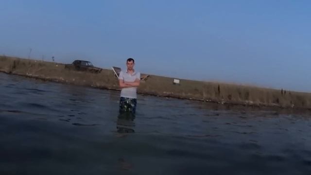 24 ЧАСА НА БЕРЕГУ МОРЯ! ОХОТА НА КРАБОВ И КРЕВЕТОК РУКАМИ! смотреть онлайн