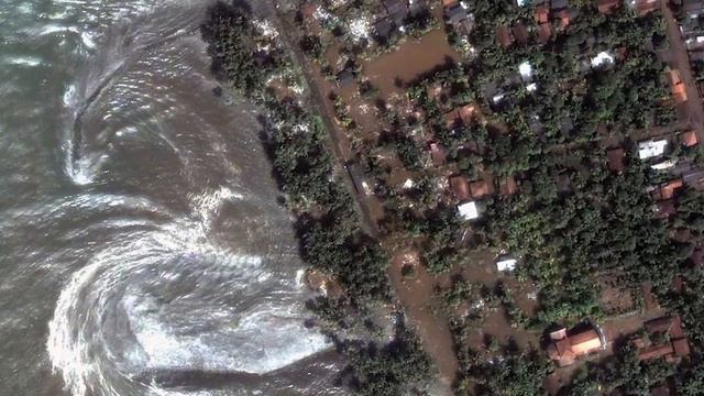 The Sri Lanka Tsunami Train Disaster 2004 смотреть онлайн