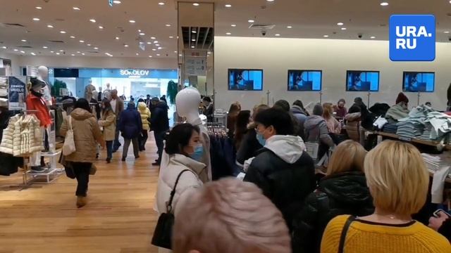 Очереди в Uniqlo, Екатеринбург, 10 марта смотреть онлайн