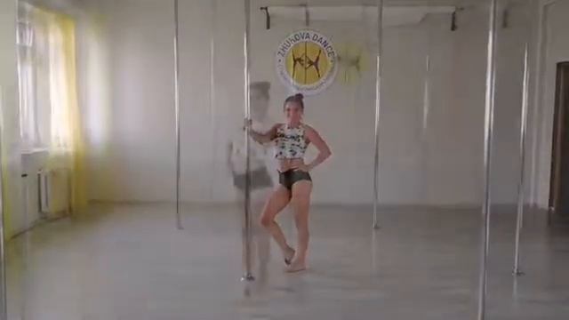 Казаченко Светлана⚡️Шпагат на стопе с упором в плечо : - продолжающий уровень? смотреть онлайн