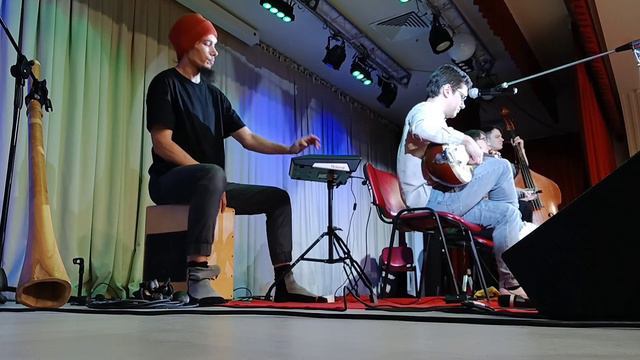 Андрей Мишенцев - сессионный перкусионист - видеодневник концерта. Кахон,варган,диджериду,барабаны. смотреть онлайн