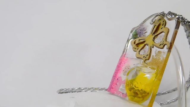 Кулон из эпоксидной смолы "Сладкие воспоминания" смотреть онлайн