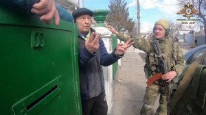 2022-03-17 Мирные жители Мариуполь.mp4 俄罗斯人在乌克兰的马里乌波尔释放了平民。