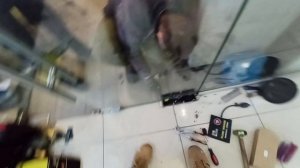 Как заменить напольный доводчик и петли фитинги на стеклянных дверях Не обязательно все разбирать?